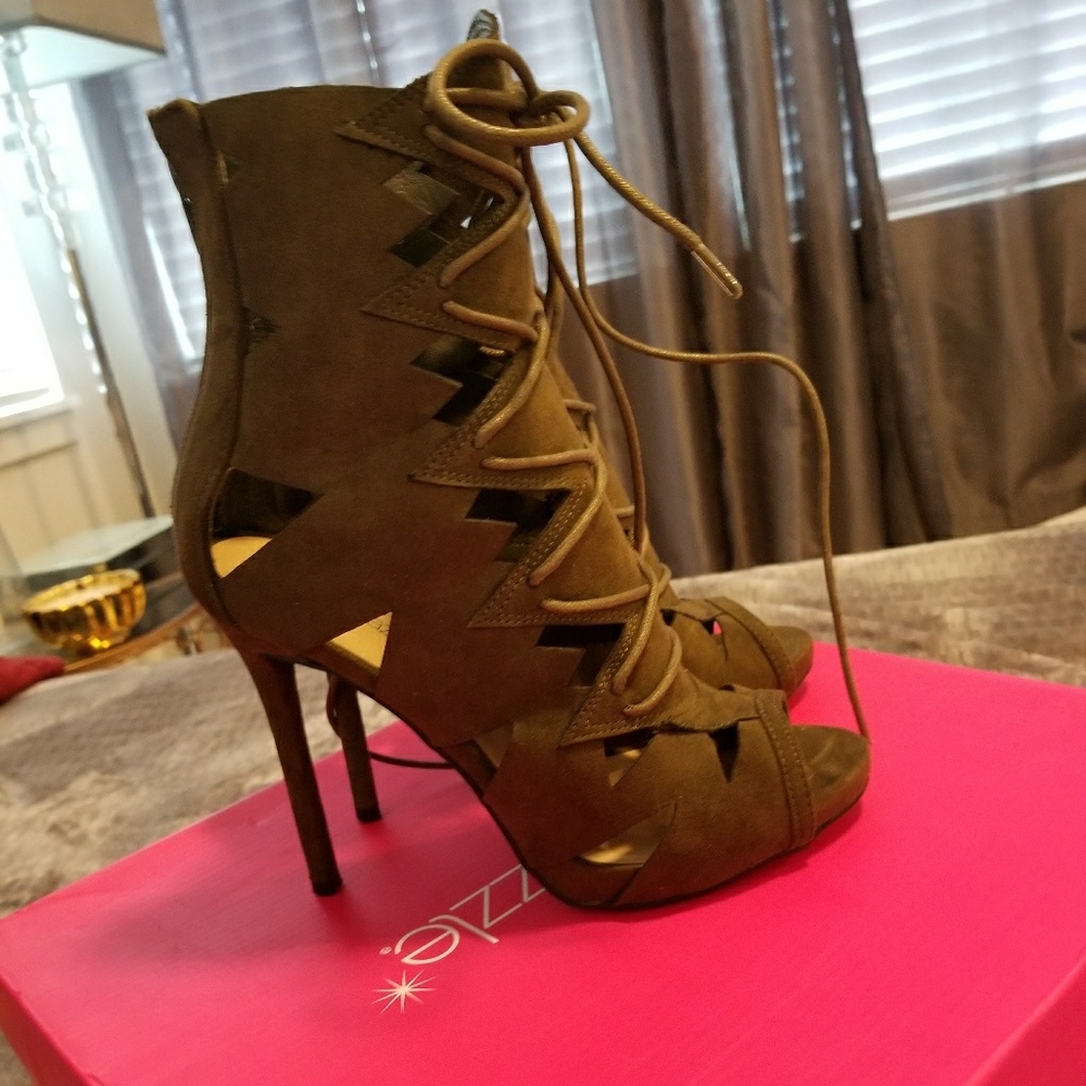 *New* Olive shooties